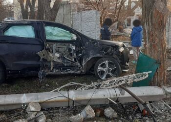 В Очакові напередодні Нового року п’яний водій лишив людей без світла та інтернету – врізався в стовп (ФОТО)