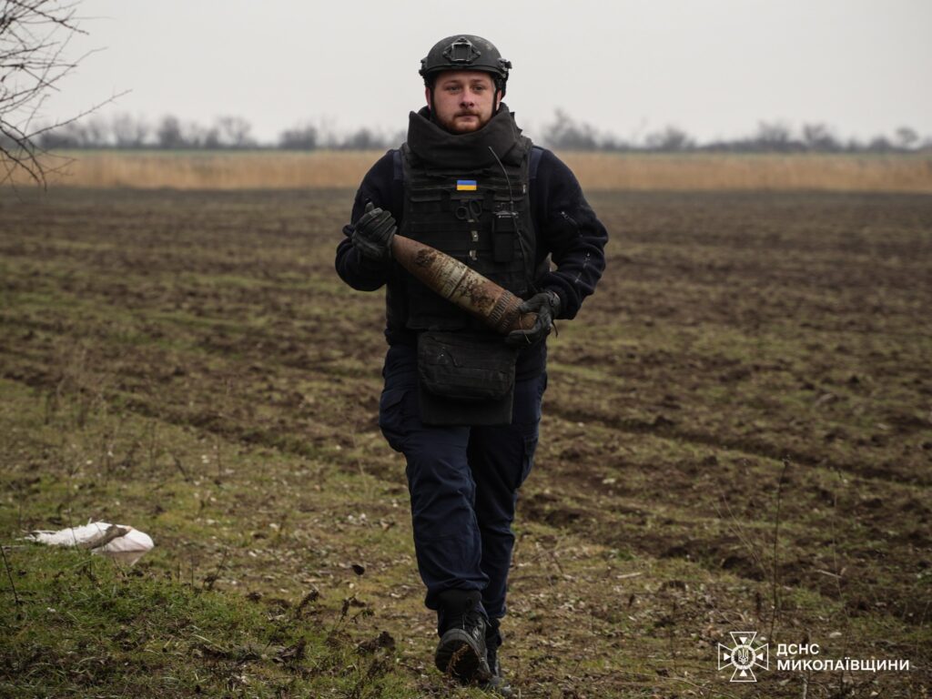 Рятувальники Миколаївщини знешкодили 4 боєприпаси, знайдені в деокупованій громаді (ФОТО) 4