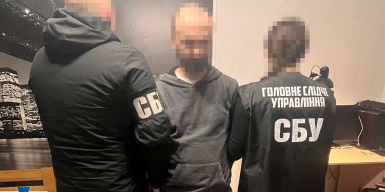 У Києві затримали посадовця одного із найбільших державних банків України, який «донатив» на армію рф (ФОТО)