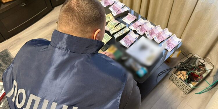 Стати хворим на ВІЛ за $10 тис. – в Україні діє нова схема для ухилянтів (ФОТО)