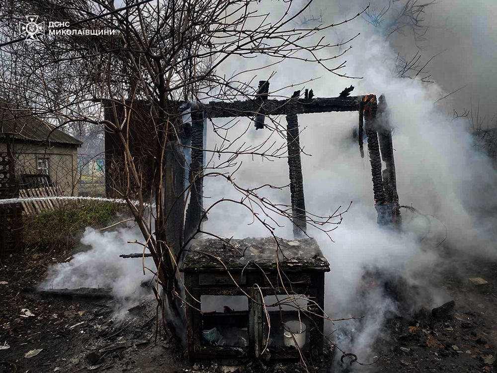 У Первомайську на Миколаївщини горіла господарча споруда — врятовано житловий будинок (ФОТО) 6