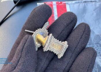 Одеська прокуратура запобігла незаконному продажу артефакту часів Маркоманських війн Риму у II столітті (ФОТО)