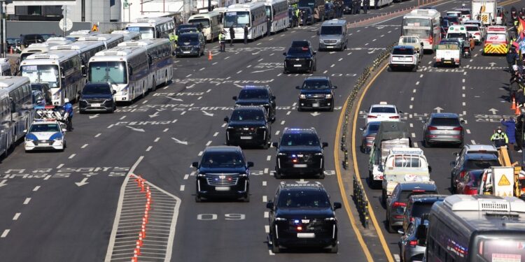 У Південній Кореї з другої спроби затримали президента – домовились з охороною (ФОТО)