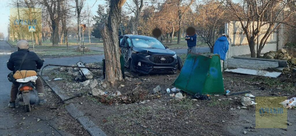 В Очакові напередодні Нового року п’яний водій лишив людей без світла та інтернету – врізався в стовп (ФОТО) 6