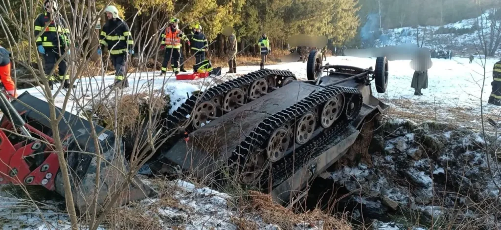 У Чехії під час реконструкції бою часів Другої світової перекинувся бронетранспортер - 2 загиблих, 8 травмованих (ФОТО) 6