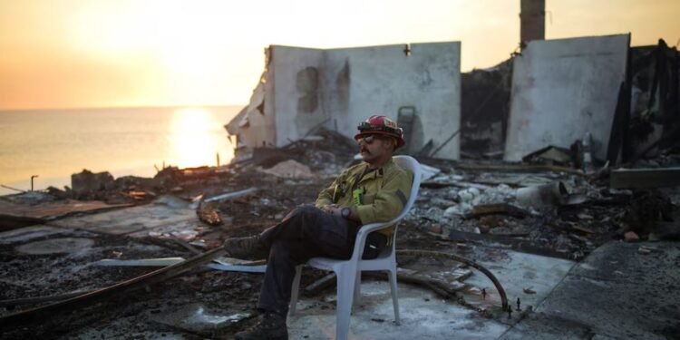 Вогняна катастрофа дійшла до Голлівуду, палають будинки кінозірок (ФОТО, ВІДЕО)