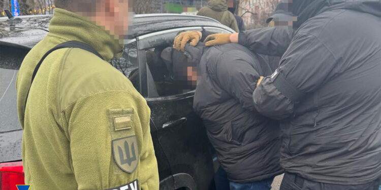 СБУ затримала посадовця ДПС на хабарі у $20 тис. – «обкладав даниною» підприємців (ФОТО)