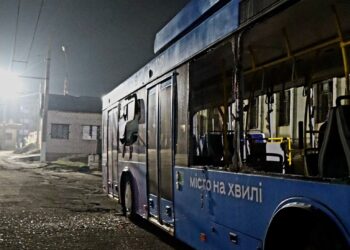 Внаслідок нічної дронової атаки постраждало і КП «Миколаївелектротранс» – будівлі, кілька нових тролейбусів (ФОТО)