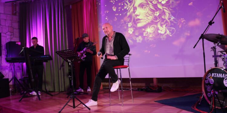 Актор Михайло Жонін і гурт «Відверті розмови» взяли участь у музично-терапевтичному заході для миколаївців (ФОТО)