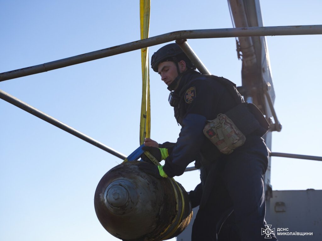 На Миколаївщині піротехніки ДСНС знищили ФАБ-500 (ФОТО) 12