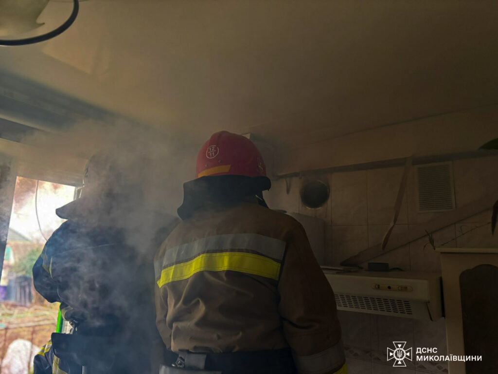 На Миколаївщині за добу було чотири пожежі, не пов'язані із ворожими обстрілами, - на одній з них врятований чоловік (ФОТО) 12