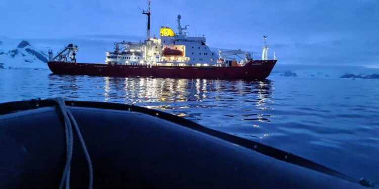 Вперше в історії українська «Ноосфера» забезпечує морські антарктичні дослідження США (ФОТО)