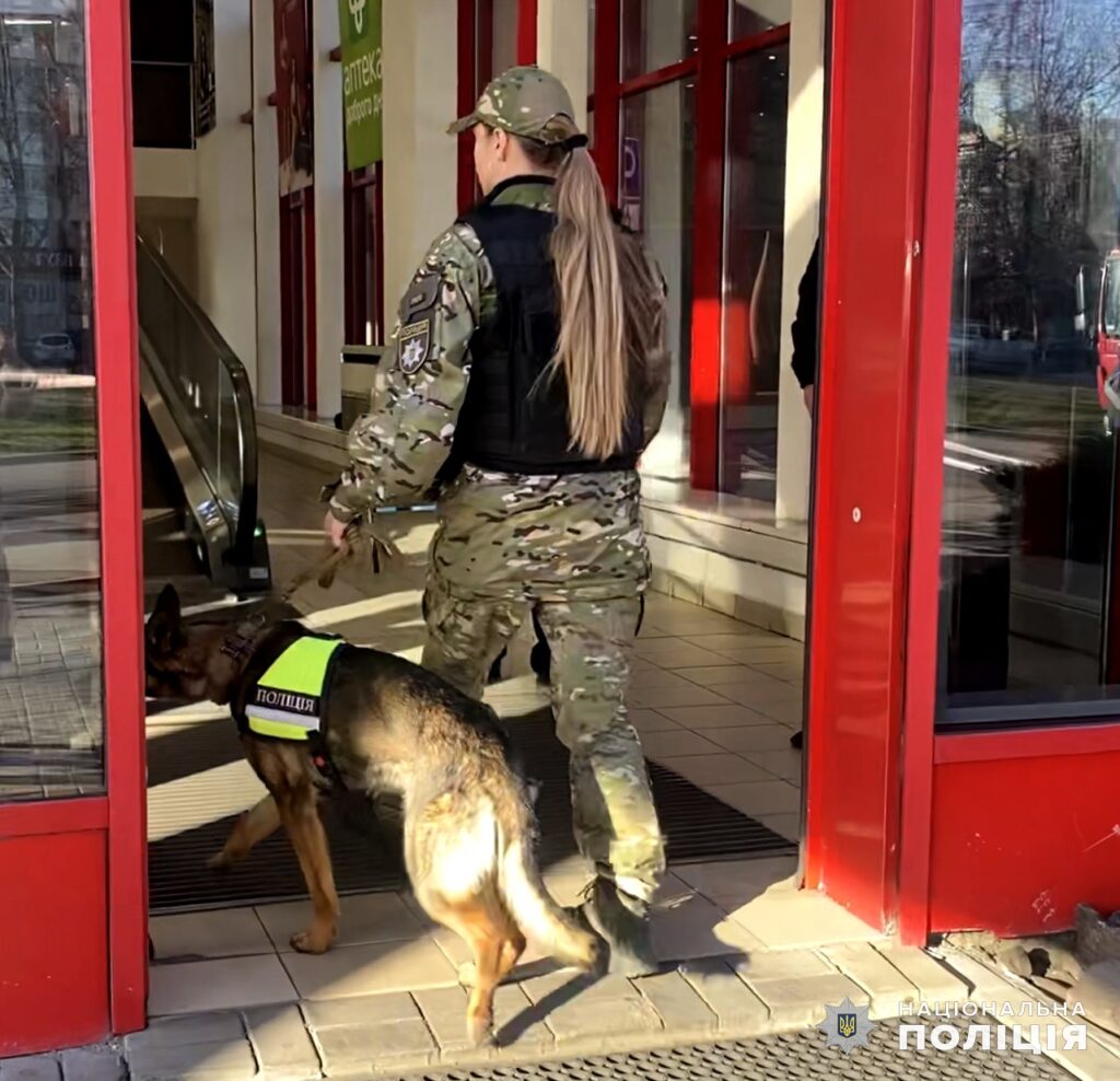 Службові собаки поліції Миколаївщини у 2024 році знайшли понад 14 кг наркотиків та 70 вибухових пристроїв (ФОТО) 14