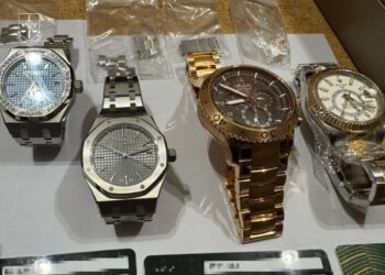 Розкіш у війну. В Україні перекрили канал контрабанди діамантів і швейцарських годинників (ФОТО)