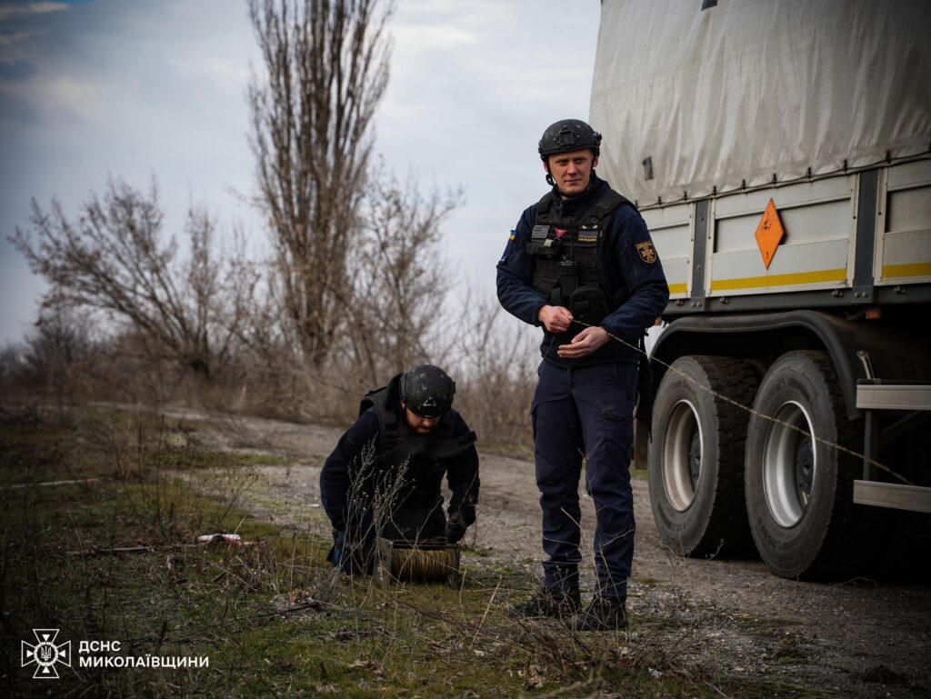 Рятувальники Миколаївщини знешкодили 4 боєприпаси, знайдені в деокупованій громаді (ФОТО) 16