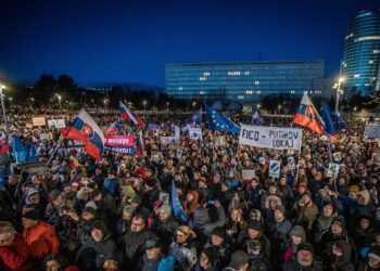 У Словаччині близько 100 тис. громадян протестували проти проросійської політики Фіцо (ФОТО, ВІДЕО)
