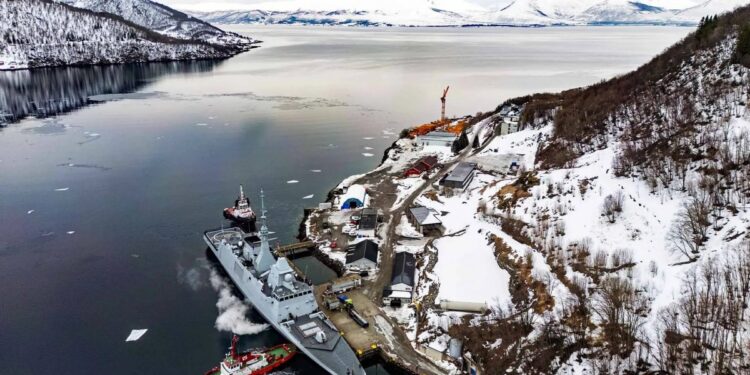 США хочуть купити у Норвегії базу Olavsvern для атомних підводних човнів. Але їм не продають (ФОТО)