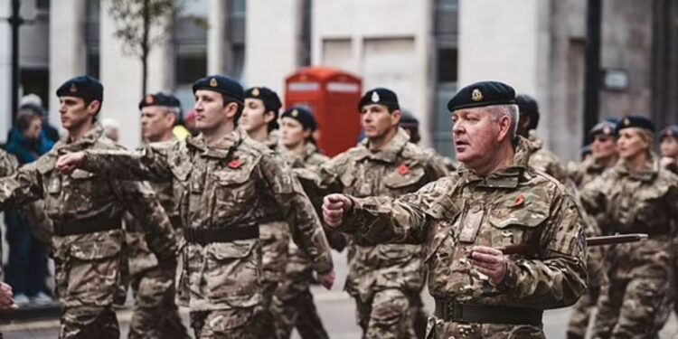 Товсті і неповороткі – військовим Британії масово прописують препарати для схуднення