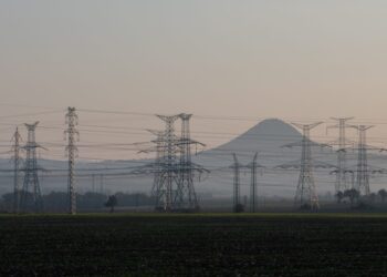 Держкомпанія Словаччини готова постачати Україні електроенергію – попри погрози Фіцо