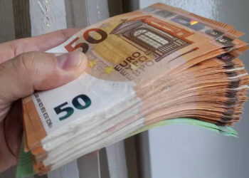 На Сумщині комунальники знайшли 6 тис. євро і викинули в сміття – думали, сувенірні