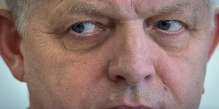 Словацькі психіатри пропонують Фіцо піти з великої політики через неадекватність після замаху