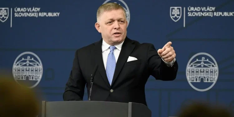 Таки манія? Фіцо заявив, що іноземні інструктори готують у Словаччині Майдан