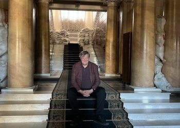 Стівен Фрай закликав світ підтримувати Україну (ВIДЕО)