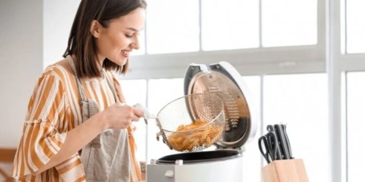 Від фритюрниць до телевізорів. Китайська електротехніка шпигує за власниками і передає дані в Китай