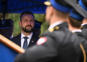 Поляки втомилися від війни і українців, які розкошують у Польщі, – міністр оборони