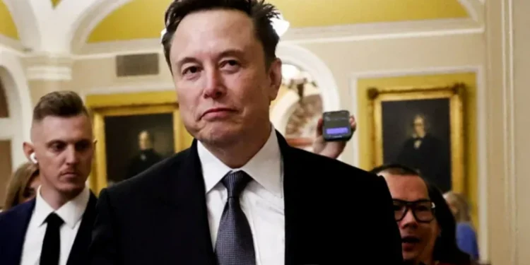 Маск почав публічну наругу над Британією. Про що це