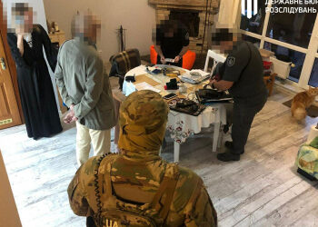 На Дніпропетровщині судитимуть командира військової частини, через якого військовослужбовці замість якісного одягу отримували дешеві аналоги (ФОТО)