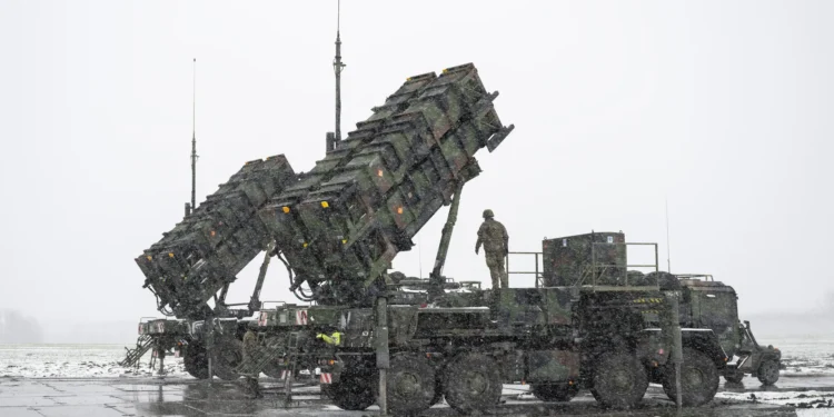 США зі складу в Ізраїлі відправили в Україну через Польщу 90 ракет до Patriot