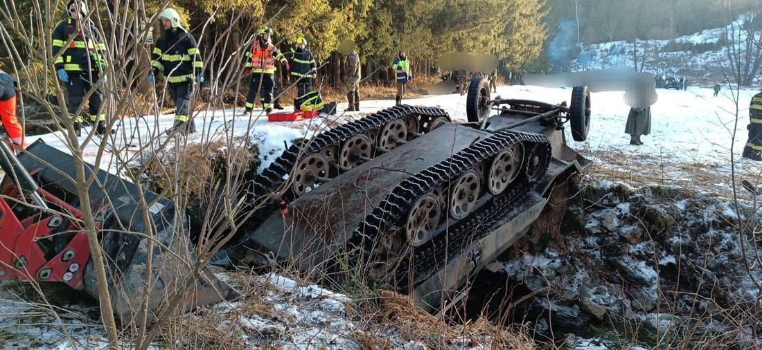 На виставці військової техніки в Чехії перекинувся БТР: є загиблі (ФОТО) 4