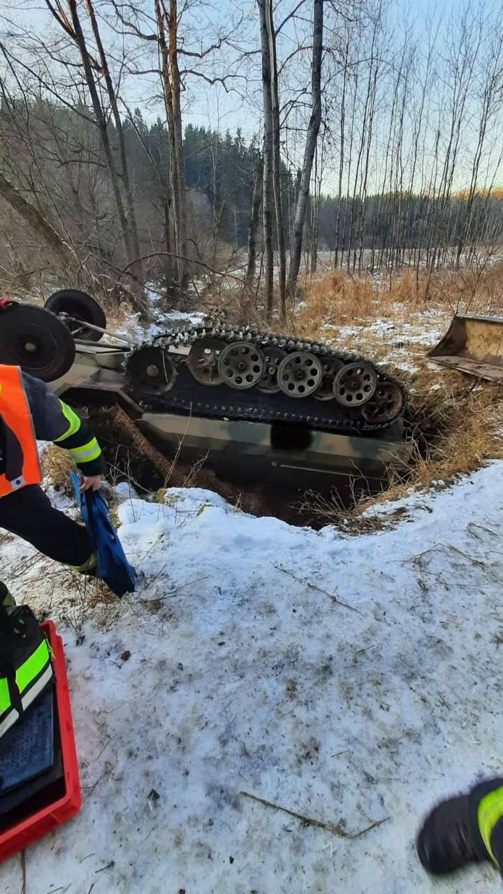 На виставці військової техніки в Чехії перекинувся БТР: є загиблі (ФОТО) 6