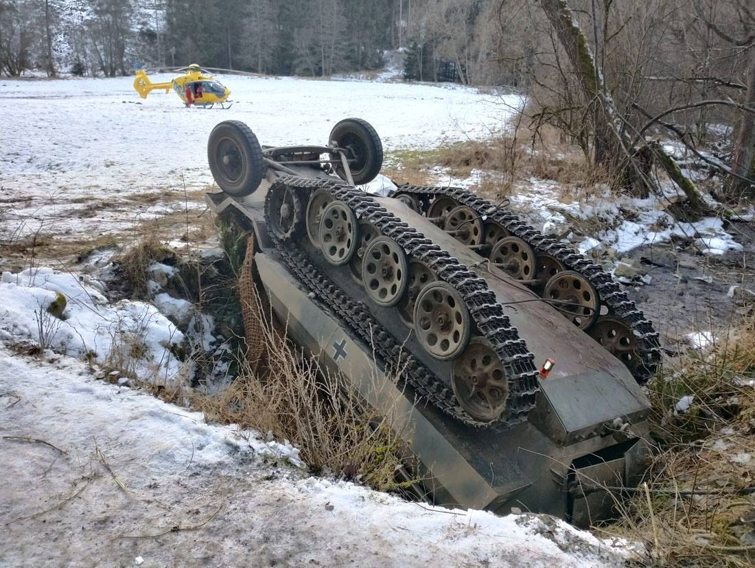 На виставці військової техніки в Чехії перекинувся БТР: є загиблі (ФОТО) 8