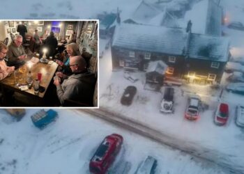 Не найгірший варіант. У Британії 30 людей через сніг заблоковані у пабі на горі (ВІДЕО)