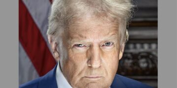 Всім боятись. В США показали офіційний портрет Трампа (ФОТО)