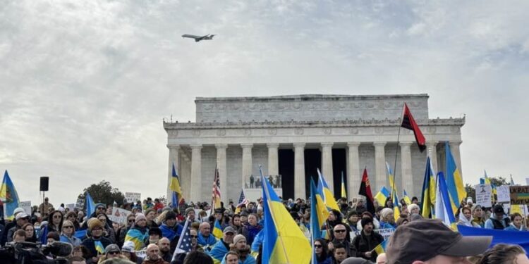 У Вашингтоні пройшла кількатисячна акція на підтримку України (ФОТО, ВІДЕО)