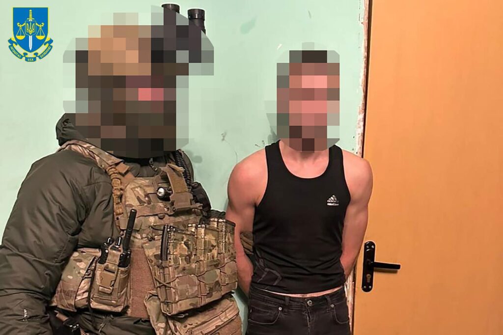 Затримані агенти рф, які підірвали вибухівку біля ТЦК у Павлограді, - це мешканці Дніпропетровщини та Одещини (ФОТО, ВІДЕО) 3 Затримані агенти рф, які підірвали вибухівку біля ТЦК у Павлограді, - це мешканці Дніпропетровщини та Одещини (ФОТО, ВІДЕО) 2
