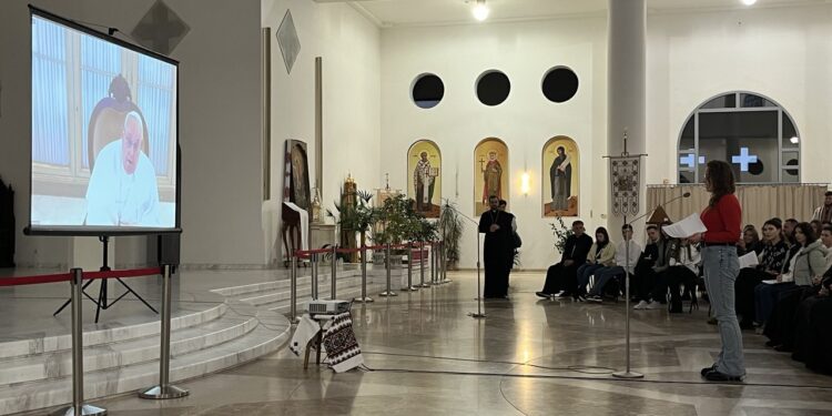 Папа Римський спілкувався з українською молоддю – радив пам’ятати героїв і прощати ворогів