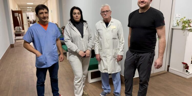 У Львові лікарі видалили кілограм волосся зі шлунку 15-річної дівчинки. Звідки воно там? (ФОТО)