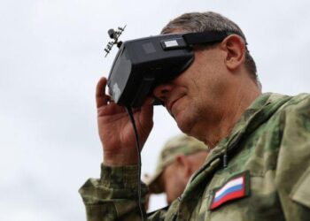 Російські військові отримали цікаву гуманітарку – FPV- окуляри, начинені вибухівкою