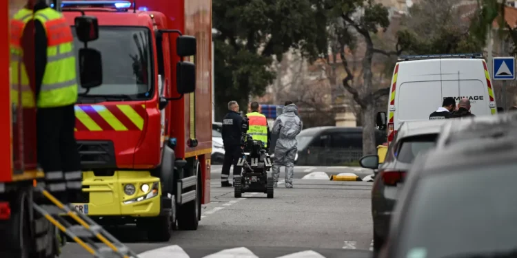 Напад на консульство РФ у Марселі – це був рідкий азот, пляшки кинули науковці. Як пояснили, що вирішив суд