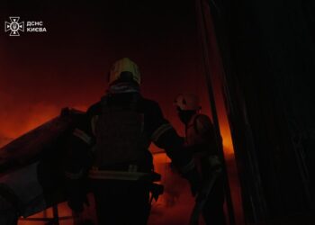 Ранковий ракетний удар по Києву – є загиблі і постраждалі