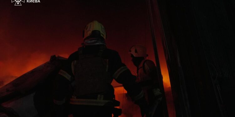 Ранковий ракетний удар по Києву – є загиблі і постраждалі