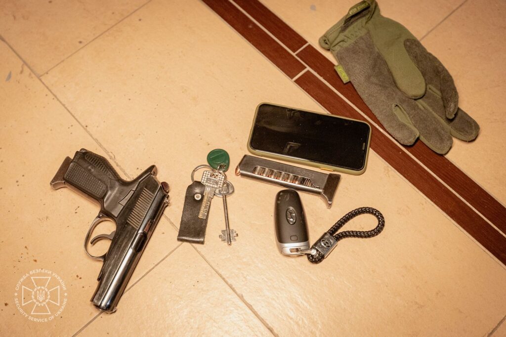 У СБУ розповіли деталі про викриття керівника Штабу АТЦ, який виявився щуром (ВІДЕО) 3 У СБУ розповіли деталі про викриття керівника Штабу АТЦ, який виявився щуром (ВІДЕО) 2