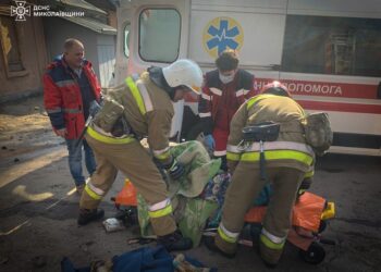 У Миколаєві горів жилкоп, врятували жінку – вона в лікарні