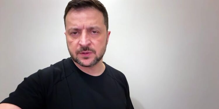 «Кожен наш партнер у світі, який цьому допомагає, є рятівником життя» – Зеленський згадав міста і регіони, які були під ударами росіян (ВІДЕО)