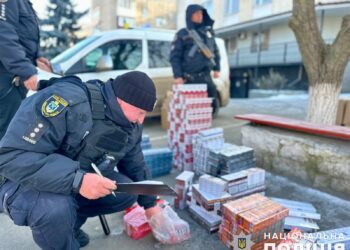Сигарети та спиртне в баклажках – на Миколаївщині чоловік перевозив підакцизний товар на 108 тис.грн. без документів (ФОТО)