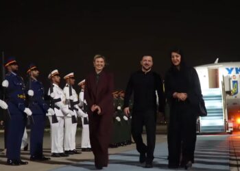 Володимир Зеленський прибув до ОАЕ (ВІДЕО)